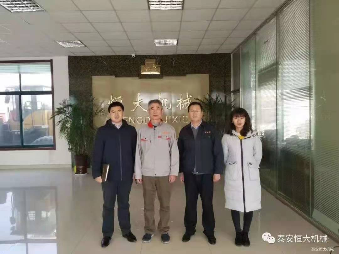 中國交通報對泰安恒大機械有限公司技術(shù)總工曹斌進行了個人專訪 中國交通報對泰安恒大機械有限公司技術(shù)總工曹斌進行了個人專訪